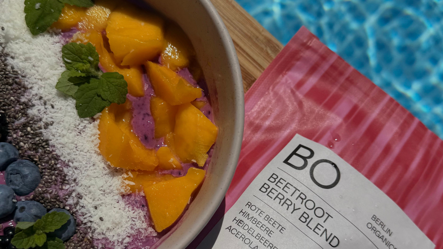 Summer Bowl mit Beetroot Berry Blend