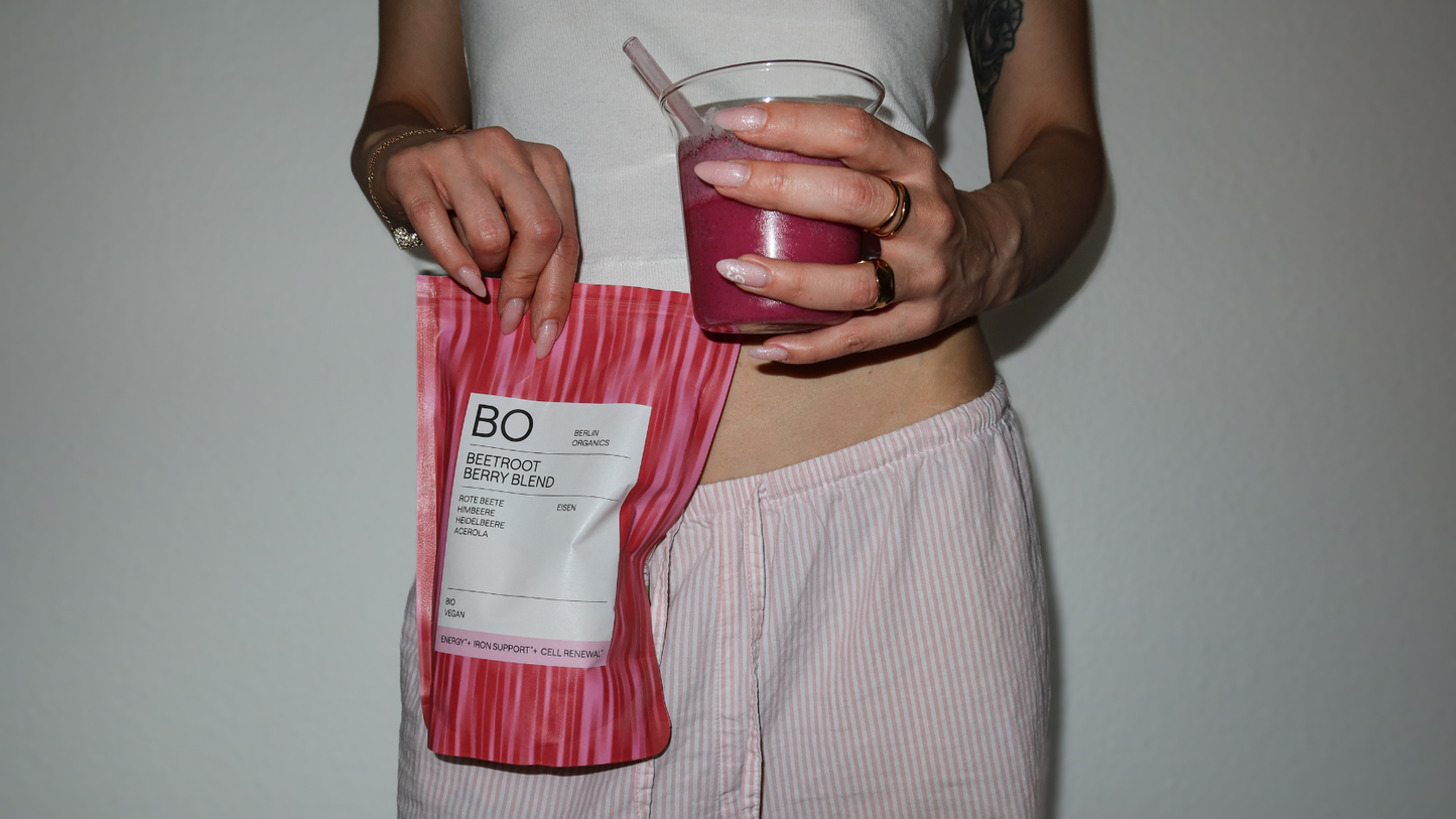 Iced Beetroot Berry Latte mit Beetroot Berry Blend